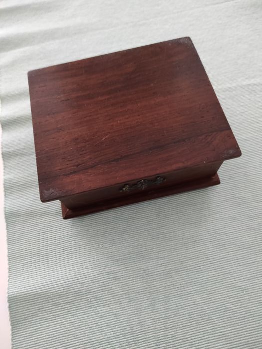 Caixa decorativa antiga cigarreira em madeira