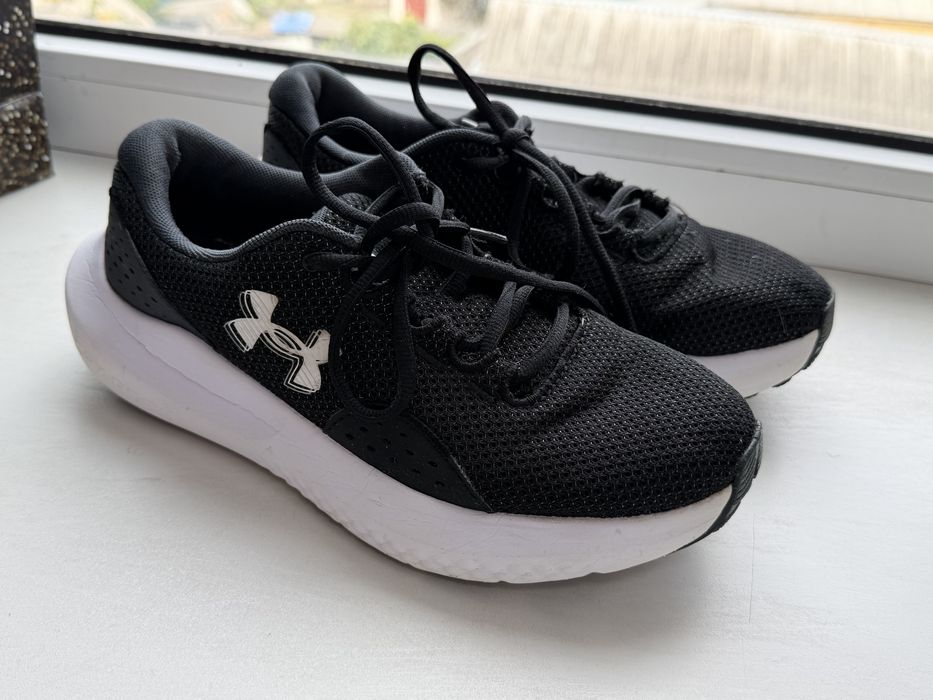 кросівки Under Armour Charged Surge 4