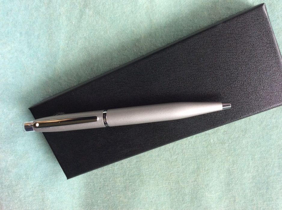 Esferografica Sheaffer Vfm Prateado Mate C/detalhes Nikel 9400