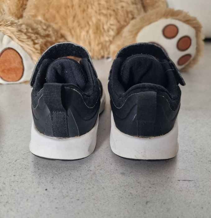 Czarne adidasy Nike 23,5 na rzep