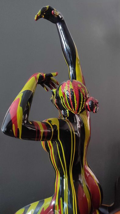 Figura feminina em pose artística