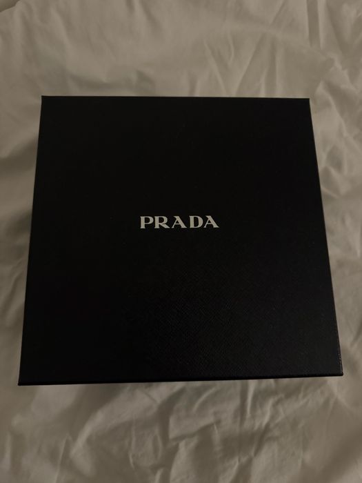 prada kapelusz bucket hat