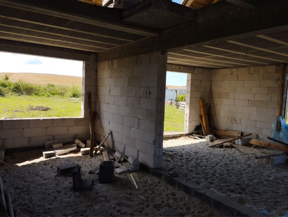 Dom w stanie surowym otwartym