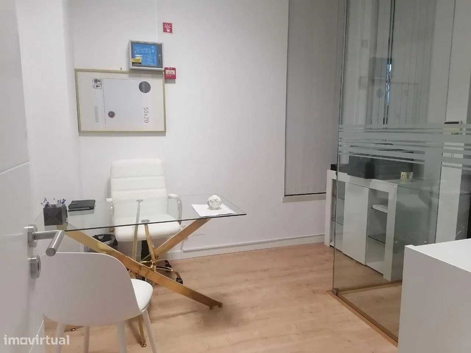 Arrenda-se Sala em loja Santarém