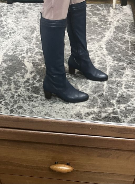 Стильні шкіряні високі чоботи ecco 41 синього кольору