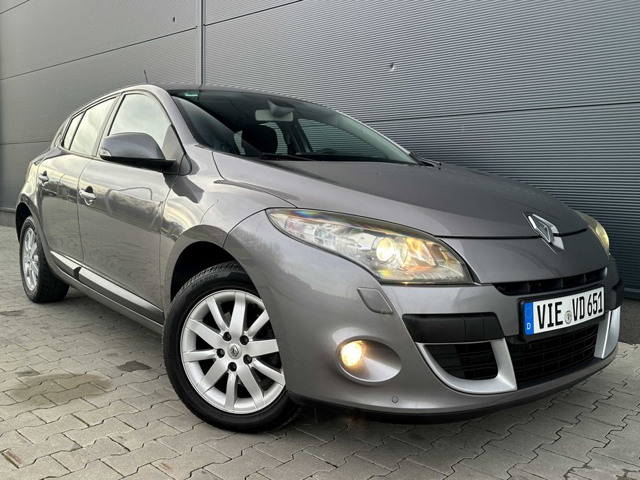 RENAULT MEGANE III 1.4T 130PS Bi-Xenon Keyless Navi PDC 16" EDITION !