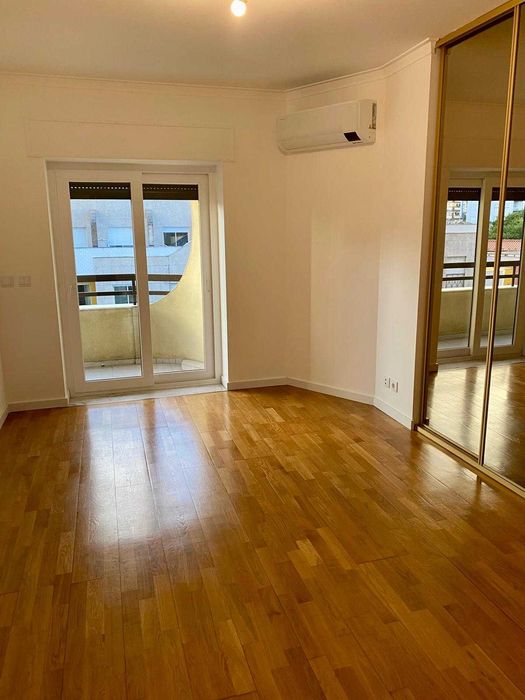 Apartamento T4 na Marquês de Pombal (Leiria)