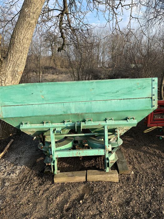 Розкидач міндобрив