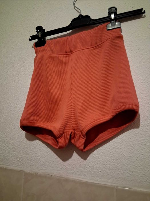 Calção Zara,camisola Breskha e mala Local.