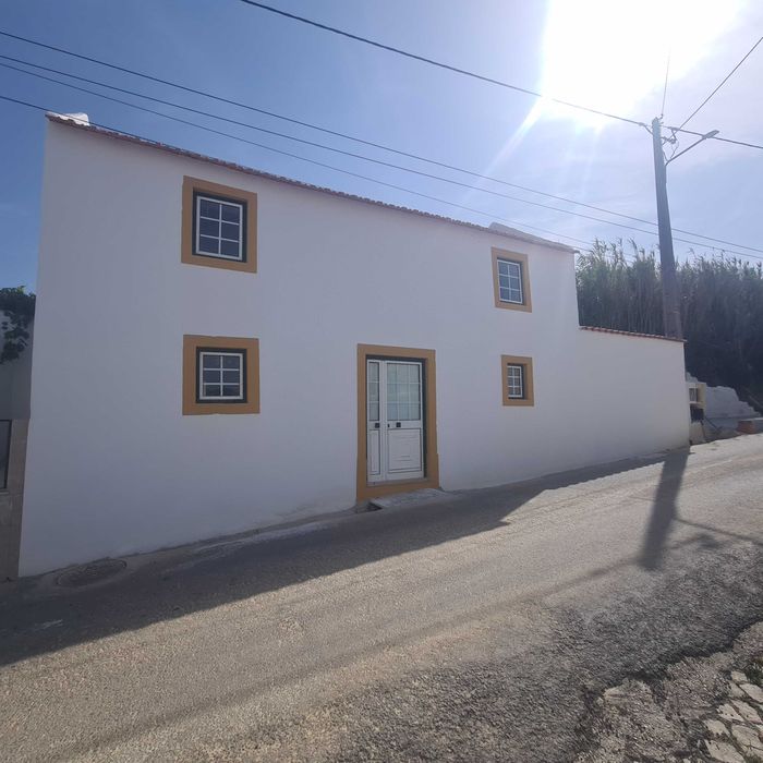 Moradia v2 em Igreja Nova