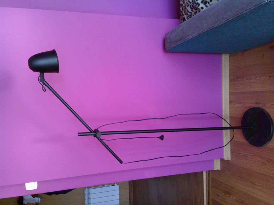 Sprzedam czarną lampkę  stojącą