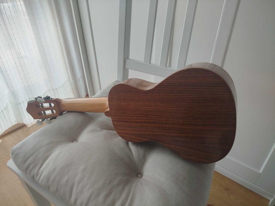 Four-string cavaquinho475953083167559681