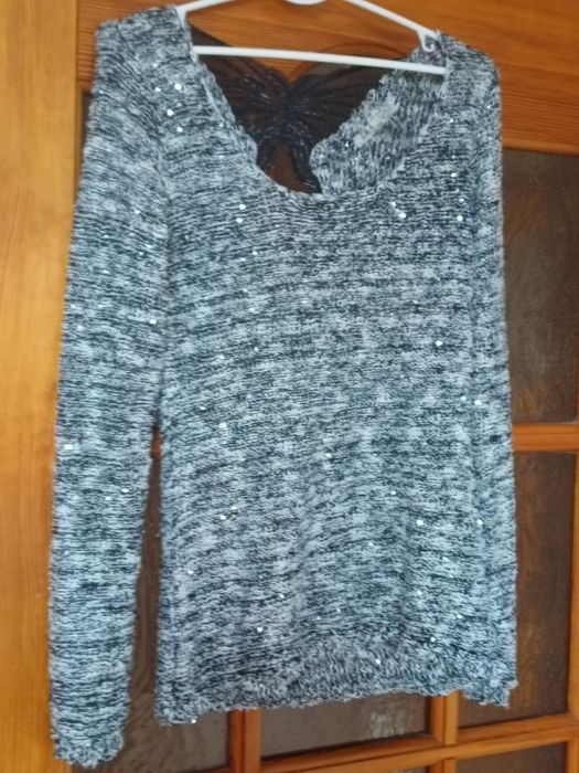 Sweterek z cekinami 38/40