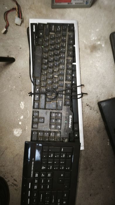 Неробоча техніка та електроніка  одним лотом (монітори, ТВ, інструмент