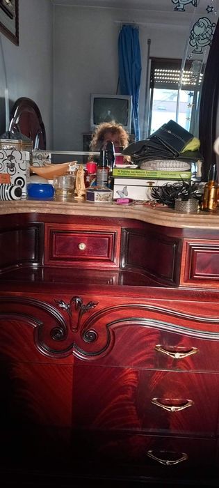 Mobilia de quarto em mogno