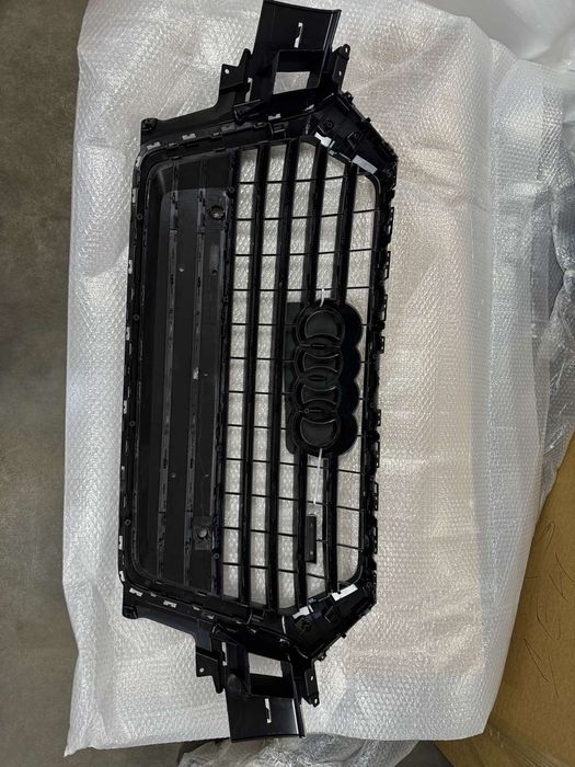 Решетка бампера радиатора Audi Q7  Ауди Ку7