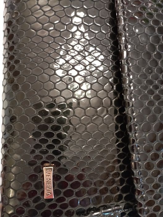 Szpilki czarne i torebka kopertówka czarna