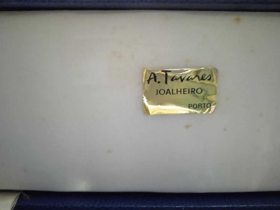 Talheres de coleção com estojo, não respondo a SMS.