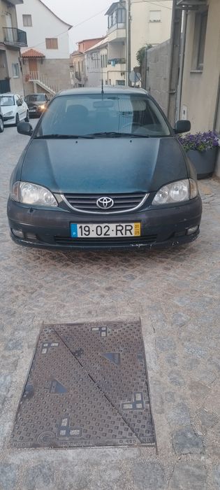 Toyota Avensis 1.6 VVT-i (2001) – Fiável e Em Bom Estado