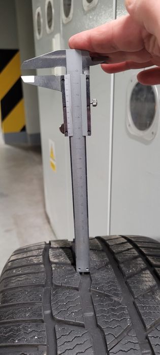 Opony  zimowe  Continental 255/35/20