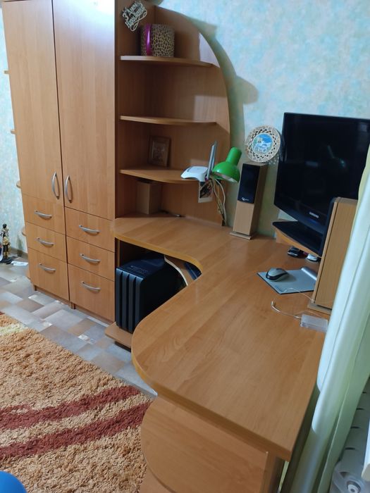 Функціональний комп’ютерний стіл + шафа