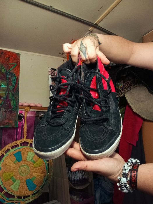 Vans x The North Face – sapatilhas pretas e vermelhas