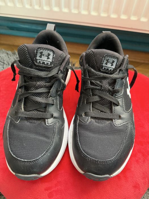 Buty sportowe Under Armour 44, stan bdb