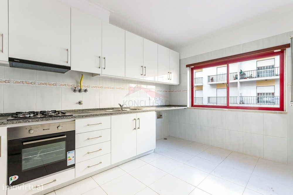 **Apartamento T3 em Venda no Carregado - Oportunidade Imperdível! **