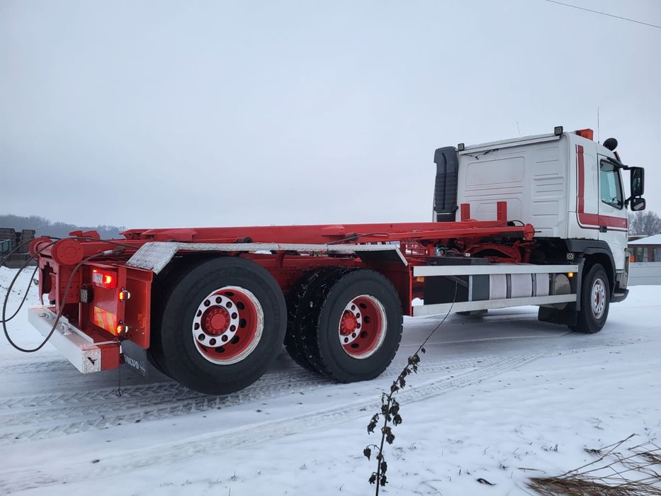 Samochód ciężarowy Volvo linowiec do przewozu kontenerów