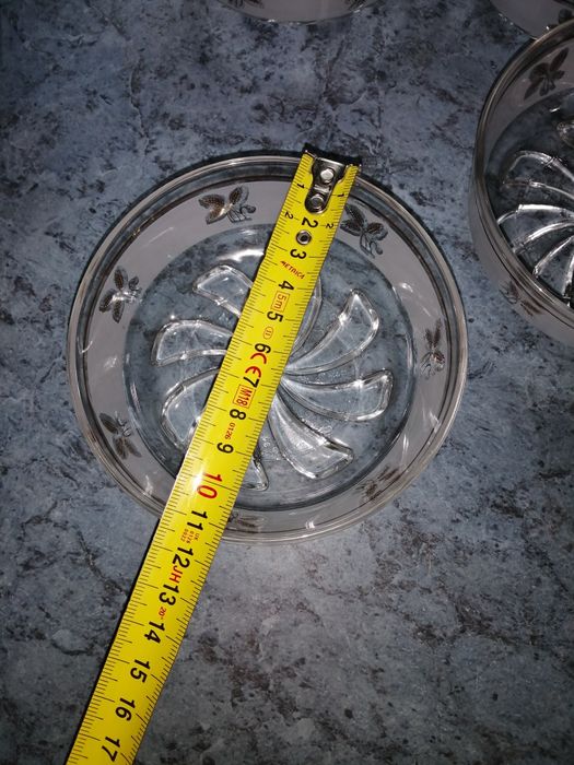 Salaterki szklane plus miska.