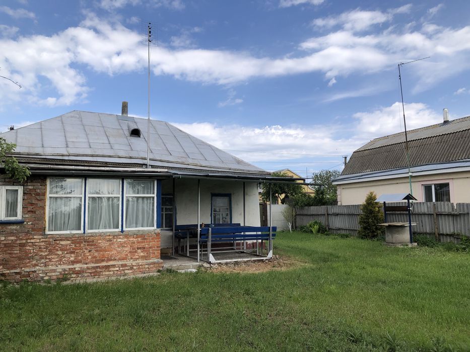 Будинок біля річки смт Чорнобай