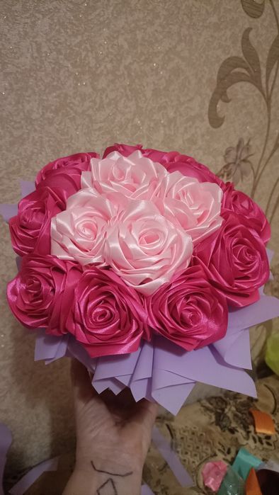 Квіти з атласної стрічки