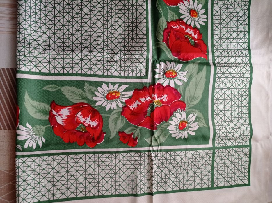 Комплекти та скатерти для стола