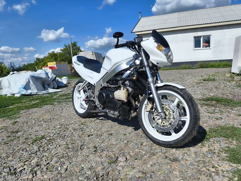 Honda vfr 750 rc36 naked