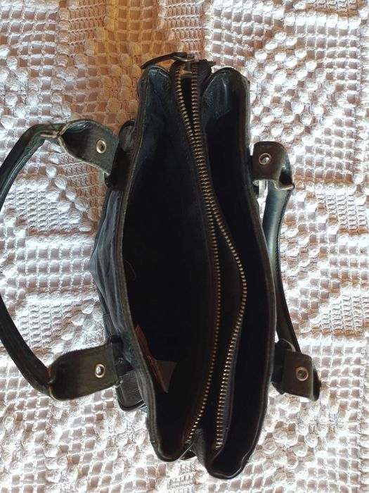 Mala de mão pequena, de Senhora, em pele preta, marca "TRUCCO"