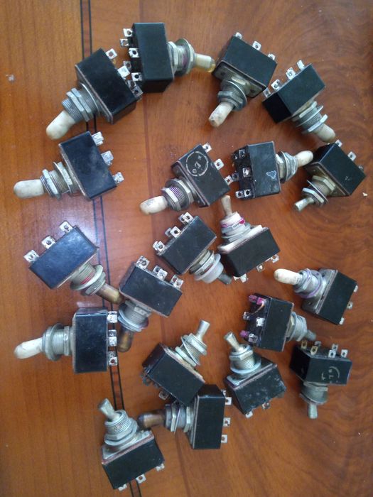 Електропатроны,розетки,вилки, выключатели к настольным лампам СССР