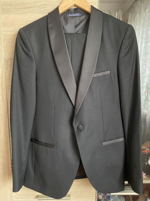 Класичний костюм