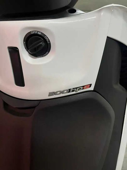 Максі-скутер Piaggio Beverly 300 hpe 2022р.в.