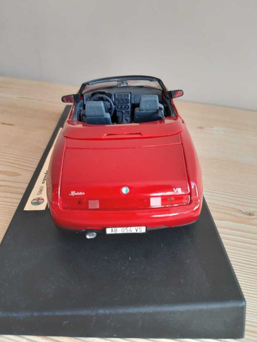 Model samochodu 1;18 Alfa Romeo Spider (1995) Maisto