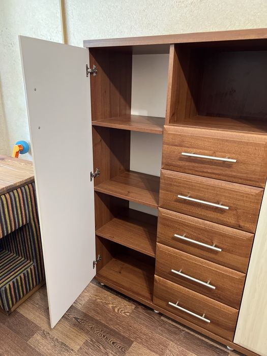 Продам комод в спальню/ дитячу/