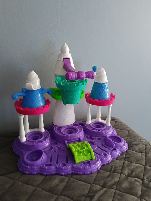 Play doh zamek lodowy