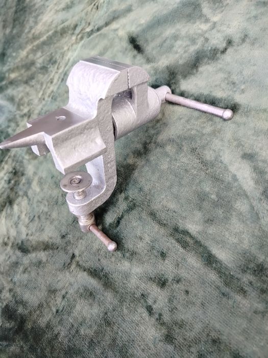 Тиски настольные мини.