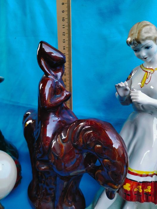 Різні керамічні статуетки ...