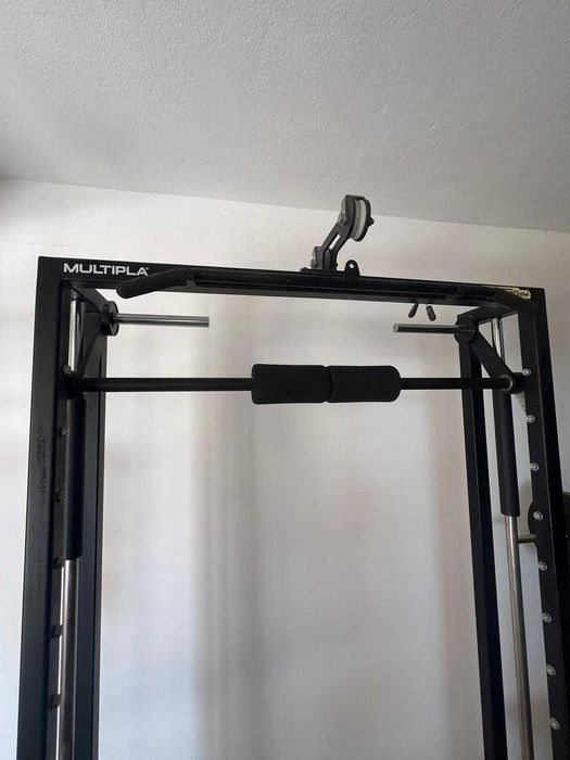 Rack com barra assistida Technogym musculação fitness