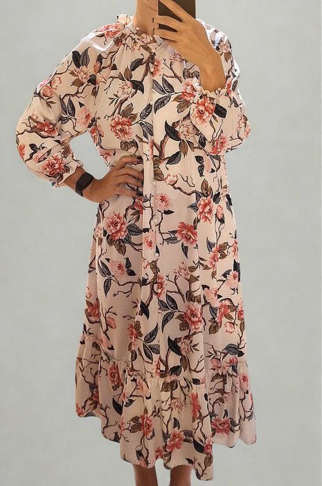 Biała Sukienka Maxi w Kwiaty Falbanki Oversize Długi Rękaw