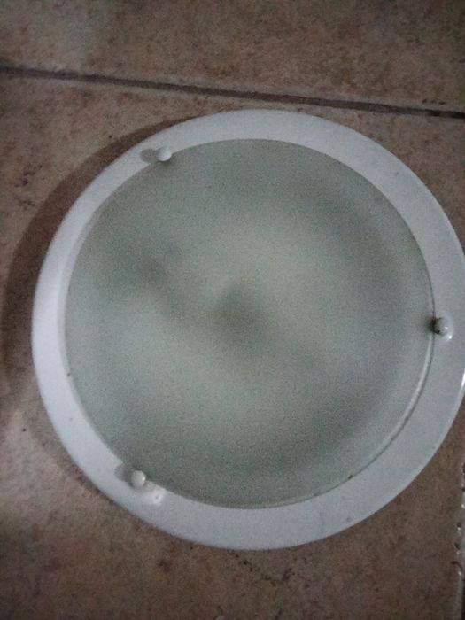 Loiças wc, lavatórios, bidé, lâmpada teto e canto chuveiro