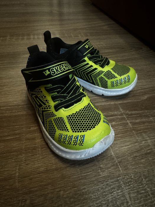 Дитячі кросівки, розмір 23