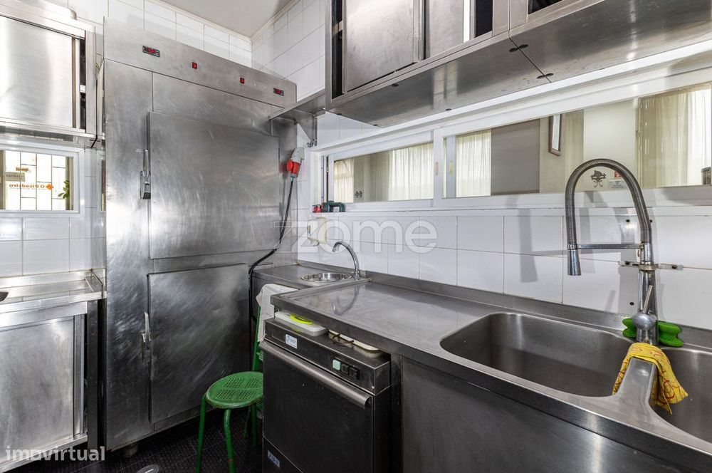 Restaurante a funcionar, Renda 1.000€ em Porto Salvo, 100 Lugares