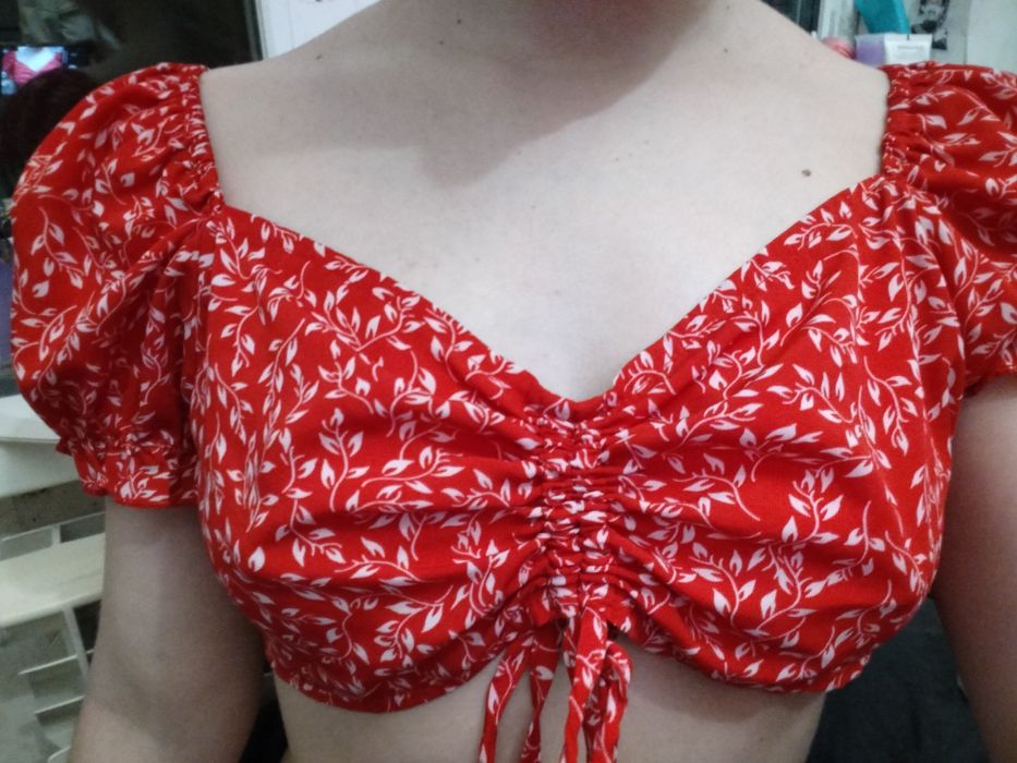 Червоний топ с візерунком