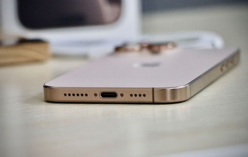 Продам iPhone 16 Pro Max, 256 ГБ